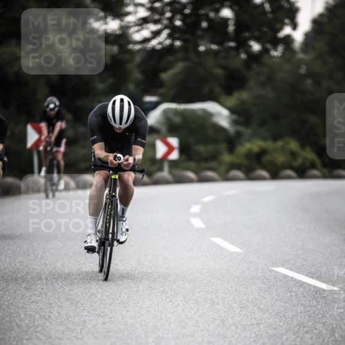 21.06.2026 - 29. Vierlanden-Triathlon H.Heesch http://msf.ph/oto/9910818 21.06.2026 09:35:58 Radfahren 75, 86, 90, 176, 198, 200, 270 meine-sportfotos.de