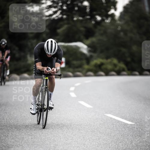 21.06.2026 - 29. Vierlanden-Triathlon H.Heesch http://msf.ph/oto/9910828 21.06.2026 09:35:58 Radfahren 75, 86, 90, 176, 198, 200, 270 meine-sportfotos.de