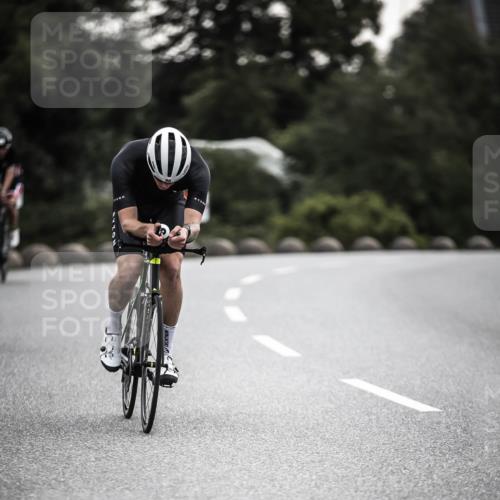 21.06.2026 - 29. Vierlanden-Triathlon H.Heesch http://msf.ph/oto/9910830 21.06.2026 09:35:58 Radfahren 75, 86, 90, 176, 198, 200, 270 meine-sportfotos.de
