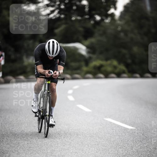 21.06.2026 - 29. Vierlanden-Triathlon H.Heesch http://msf.ph/oto/9910832 21.06.2026 09:35:58 Radfahren 75, 86, 90, 176, 198, 200, 270 meine-sportfotos.de