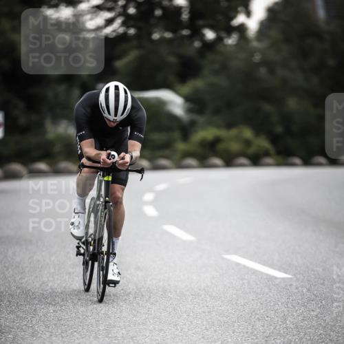 21.06.2026 - 29. Vierlanden-Triathlon H.Heesch http://msf.ph/oto/9910834 21.06.2026 09:35:58 Radfahren 75, 86, 90, 176, 198, 200, 270 meine-sportfotos.de