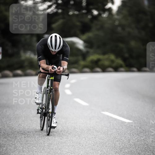 21.06.2026 - 29. Vierlanden-Triathlon H.Heesch http://msf.ph/oto/9910836 21.06.2026 09:35:58 Radfahren 75, 86, 90, 176, 198, 200, 270 meine-sportfotos.de