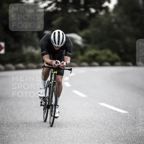 21.06.2026 - 29. Vierlanden-Triathlon H.Heesch http://msf.ph/oto/9910838 21.06.2026 09:35:58 Radfahren 75, 86, 90, 176, 198, 200, 270 meine-sportfotos.de