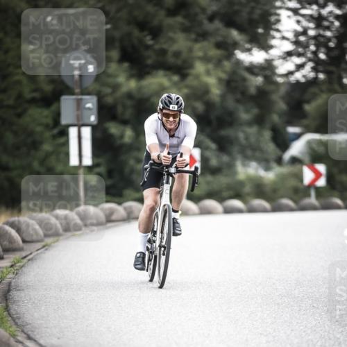 21.06.2026 - 29. Vierlanden-Triathlon H.Heesch http://msf.ph/oto/9911030 21.06.2026 09:37:07 Radfahren 83 meine-sportfotos.de