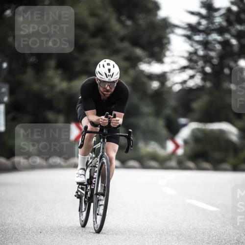 21.06.2026 - 29. Vierlanden-Triathlon H.Heesch http://msf.ph/oto/9911100 21.06.2026 09:27:08 Radfahren 27, 75, 84, 169, 198 meine-sportfotos.de
