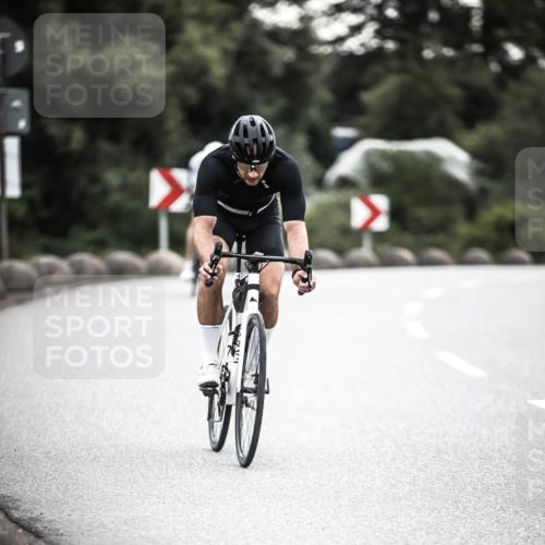 21.06.2026 - 29. Vierlanden-Triathlon H.Heesch http://msf.ph/oto/9911110 21.06.2026 09:37:44 Radfahren 5, 30, 69, 195 meine-sportfotos.de