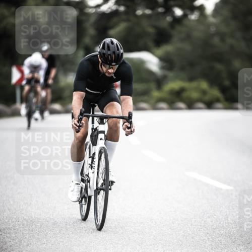 21.06.2026 - 29. Vierlanden-Triathlon H.Heesch http://msf.ph/oto/9911122 21.06.2026 09:37:45 Radfahren 5, 30, 69, 195, 240 meine-sportfotos.de