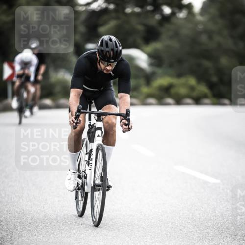 21.06.2026 - 29. Vierlanden-Triathlon H.Heesch http://msf.ph/oto/9911124 21.06.2026 09:37:45 Radfahren 5, 30, 69, 195, 240 meine-sportfotos.de