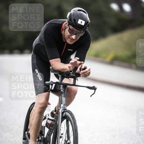 21.06.2026 - 29. Vierlanden-Triathlon H.Heesch http://msf.ph/oto/9911182 21.06.2026 09:37:49 Radfahren 5, 69, 195, 240 meine-sportfotos.de