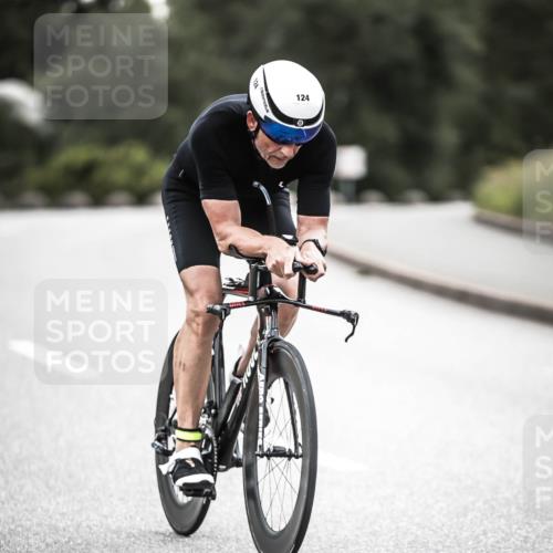 21.06.2026 - 29. Vierlanden-Triathlon H.Heesch http://msf.ph/oto/9911310 21.06.2026 09:39:56 Radfahren 124, 275 meine-sportfotos.de