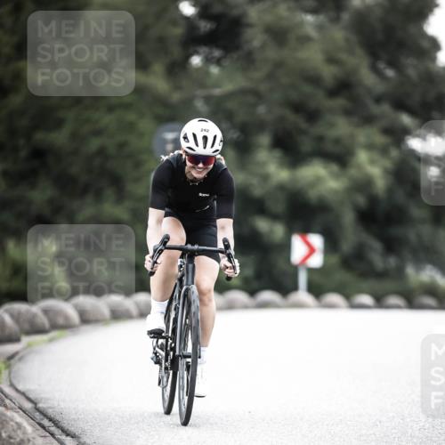 21.06.2026 - 29. Vierlanden-Triathlon H.Heesch http://msf.ph/oto/9911603 21.06.2026 09:43:09 Radfahren 242 meine-sportfotos.de