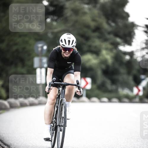 21.06.2026 - 29. Vierlanden-Triathlon H.Heesch http://msf.ph/oto/9911606 21.06.2026 09:43:09 Radfahren 242 meine-sportfotos.de