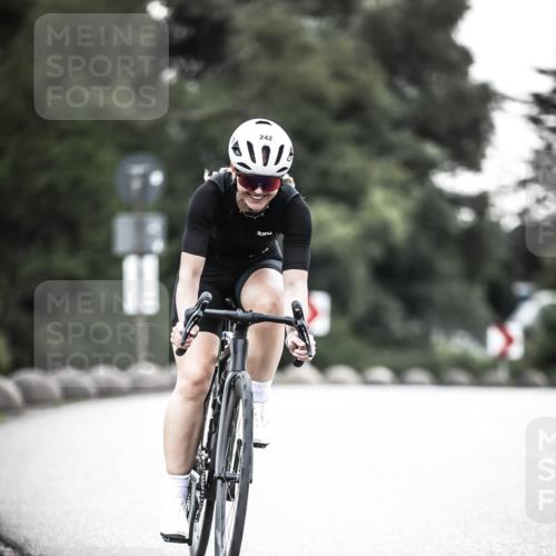 21.06.2026 - 29. Vierlanden-Triathlon H.Heesch http://msf.ph/oto/9911607 21.06.2026 09:43:09 Radfahren 242 meine-sportfotos.de