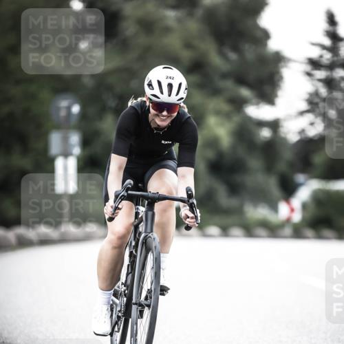 21.06.2026 - 29. Vierlanden-Triathlon H.Heesch http://msf.ph/oto/9911609 21.06.2026 09:43:09 Radfahren 242 meine-sportfotos.de