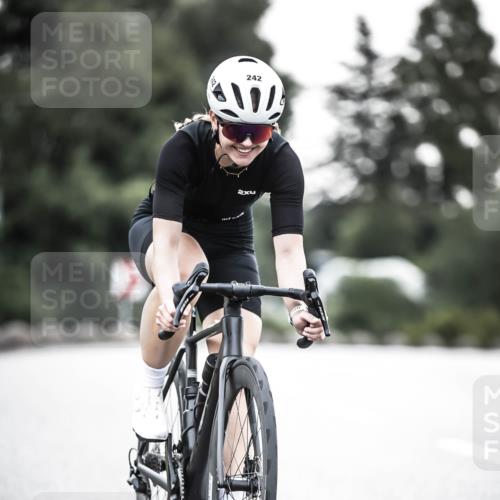 21.06.2026 - 29. Vierlanden-Triathlon H.Heesch http://msf.ph/oto/9911612 21.06.2026 09:43:09 Radfahren 242 meine-sportfotos.de
