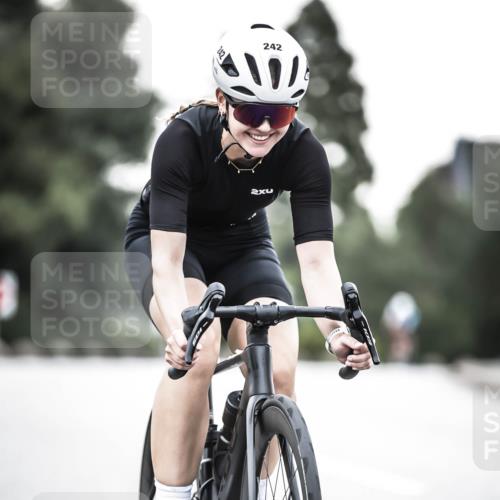 21.06.2026 - 29. Vierlanden-Triathlon H.Heesch http://msf.ph/oto/9911616 21.06.2026 09:43:10 Radfahren 242 meine-sportfotos.de