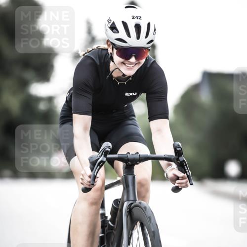 21.06.2026 - 29. Vierlanden-Triathlon H.Heesch http://msf.ph/oto/9911617 21.06.2026 09:43:10 Radfahren 242 meine-sportfotos.de