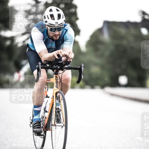 21.06.2026 - 29. Vierlanden-Triathlon H.Heesch http://msf.ph/oto/9911636 21.06.2026 09:43:18 Radfahren 70 meine-sportfotos.de