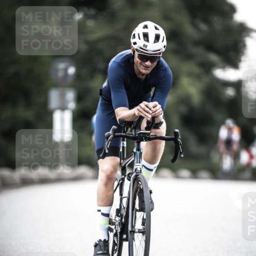 21.06.2026 - 29. Vierlanden-Triathlon H.Heesch http://msf.ph/oto/9911733 21.06.2026 09:44:33 Radfahren 16, 63, 94, 98, 107, 120, 183, 302 meine-sportfotos.de