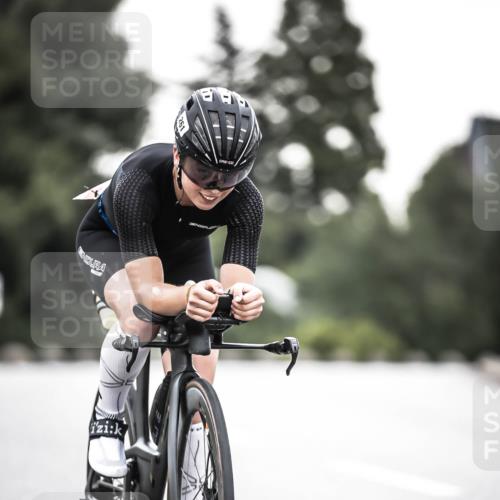 21.06.2026 - 29. Vierlanden-Triathlon H.Heesch http://msf.ph/oto/9911821 21.06.2026 09:45:22 Radfahren 79, 261, 268 meine-sportfotos.de