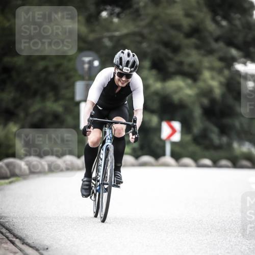 21.06.2026 - 29. Vierlanden-Triathlon H.Heesch http://msf.ph/oto/9911829 21.06.2026 09:45:37 Radfahren 20, 176, 226 meine-sportfotos.de