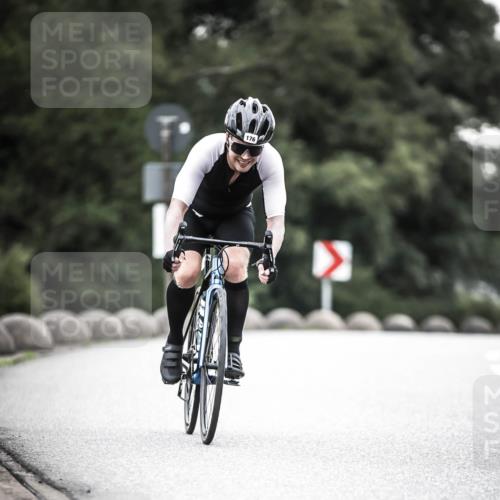 21.06.2026 - 29. Vierlanden-Triathlon H.Heesch http://msf.ph/oto/9911830 21.06.2026 09:45:37 Radfahren 20, 176, 226 meine-sportfotos.de