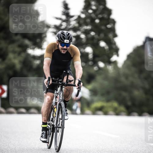 21.06.2026 - 29. Vierlanden-Triathlon H.Heesch http://msf.ph/oto/9912104 21.06.2026 09:51:09 Radfahren 15, 244 meine-sportfotos.de