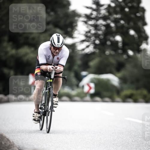 21.06.2026 - 29. Vierlanden-Triathlon H.Heesch http://msf.ph/oto/9912217 21.06.2026 09:52:06 Radfahren 76, 84, 132, 169, 211, 274, 300 meine-sportfotos.de