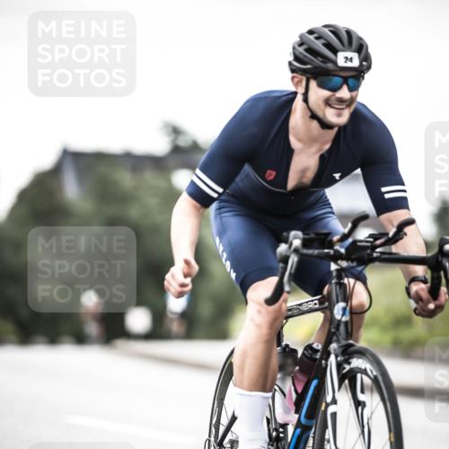 21.06.2026 - 29. Vierlanden-Triathlon H.Heesch http://msf.ph/oto/9912306 21.06.2026 09:53:13 Radfahren 24, 43, 280, 301 meine-sportfotos.de