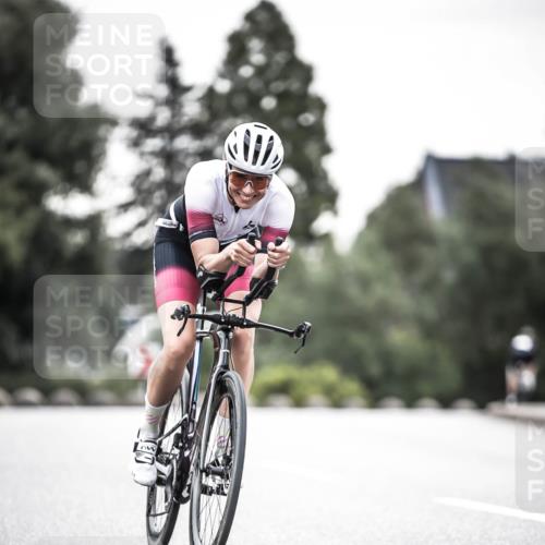 21.06.2026 - 29. Vierlanden-Triathlon H.Heesch http://msf.ph/oto/9912410 21.06.2026 09:54:33 Radfahren 4, 99, 141, 186, 226 meine-sportfotos.de
