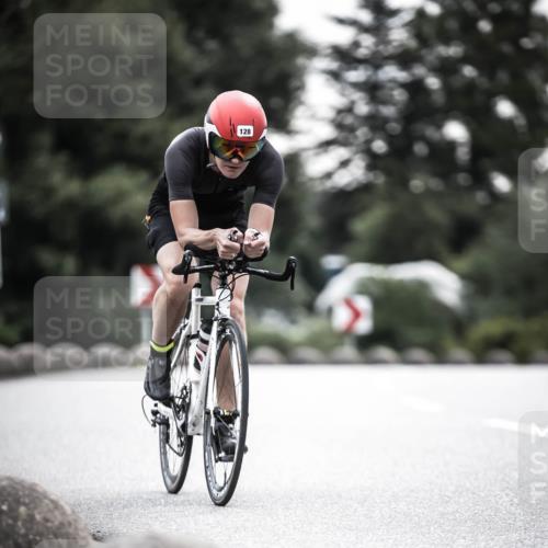 21.06.2026 - 29. Vierlanden-Triathlon H.Heesch http://msf.ph/oto/9912452 21.06.2026 09:55:03 Radfahren 128, 148, 264 meine-sportfotos.de