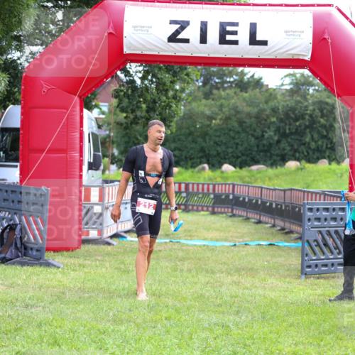 21.06.2026 - 29. Vierlanden-Triathlon Andreas Tolksdorf http://msf.ph/oto/9912718 21.06.2026 10:46:06 Ziel  meine-sportfotos.de