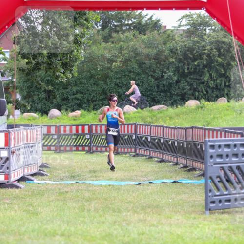 21.06.2026 - 29. Vierlanden-Triathlon Andreas Tolksdorf http://msf.ph/oto/9912723 21.06.2026 10:48:56 Ziel  meine-sportfotos.de