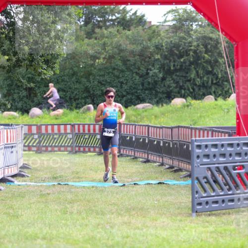 21.06.2026 - 29. Vierlanden-Triathlon Andreas Tolksdorf http://msf.ph/oto/9912729 21.06.2026 10:48:57 Ziel  meine-sportfotos.de