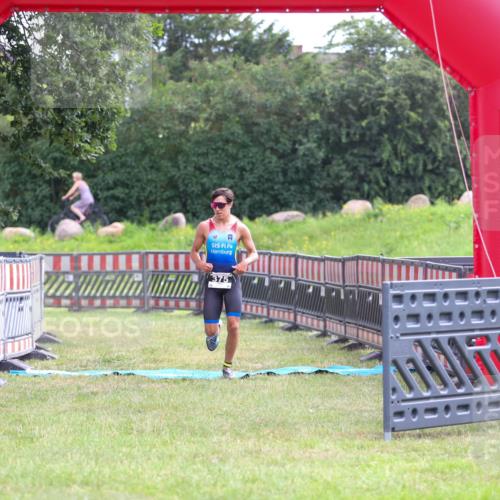 21.06.2026 - 29. Vierlanden-Triathlon Andreas Tolksdorf http://msf.ph/oto/9912733 21.06.2026 10:48:57 Ziel  meine-sportfotos.de