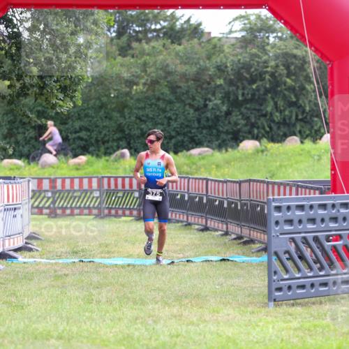 21.06.2026 - 29. Vierlanden-Triathlon Andreas Tolksdorf http://msf.ph/oto/9912734 21.06.2026 10:48:57 Ziel  meine-sportfotos.de