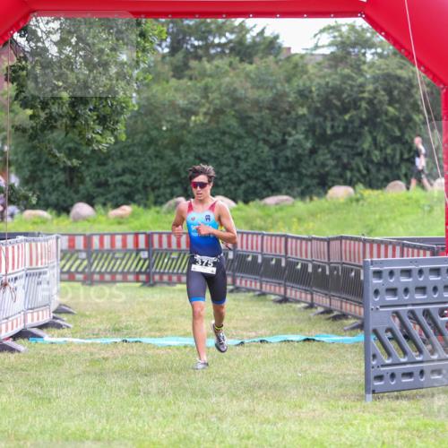 21.06.2026 - 29. Vierlanden-Triathlon Andreas Tolksdorf http://msf.ph/oto/9912742 21.06.2026 10:48:58 Ziel  meine-sportfotos.de