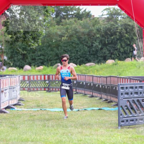 21.06.2026 - 29. Vierlanden-Triathlon Andreas Tolksdorf http://msf.ph/oto/9912743 21.06.2026 10:48:58 Ziel  meine-sportfotos.de