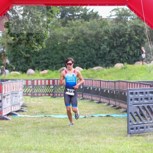 21.06.2026 - 29. Vierlanden-Triathlon Andreas Tolksdorf http://msf.ph/oto/9912745 21.06.2026 10:48:58 Ziel  meine-sportfotos.de