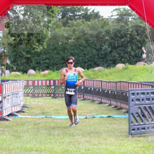 21.06.2026 - 29. Vierlanden-Triathlon Andreas Tolksdorf http://msf.ph/oto/9912746 21.06.2026 10:48:58 Ziel  meine-sportfotos.de