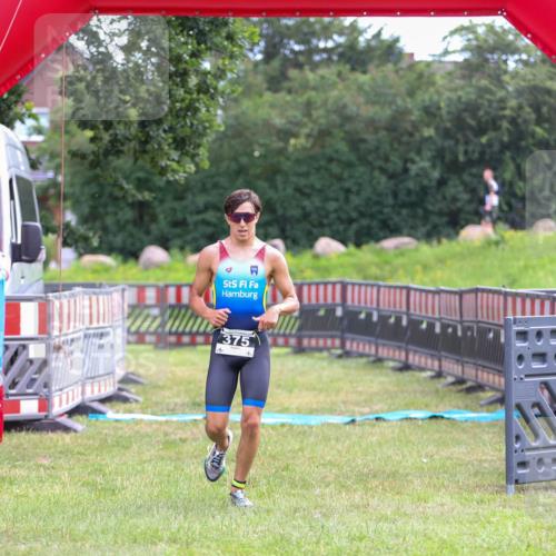 21.06.2026 - 29. Vierlanden-Triathlon Andreas Tolksdorf http://msf.ph/oto/9912753 21.06.2026 10:48:59 Ziel  meine-sportfotos.de