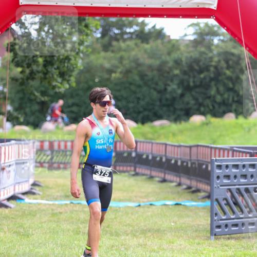 21.06.2026 - 29. Vierlanden-Triathlon Andreas Tolksdorf http://msf.ph/oto/9912756 21.06.2026 10:49:03 Ziel  meine-sportfotos.de