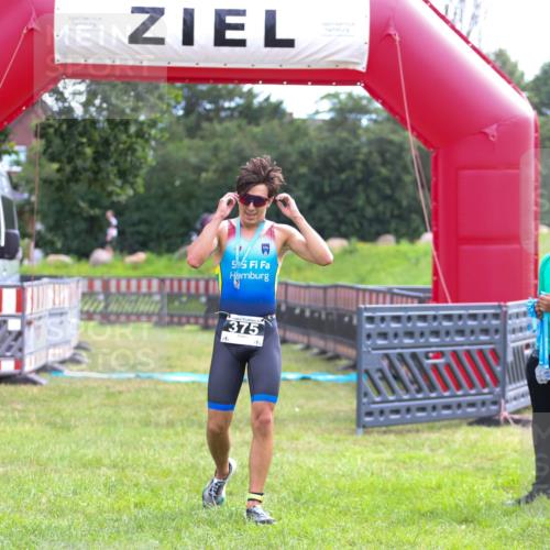 21.06.2026 - 29. Vierlanden-Triathlon Andreas Tolksdorf http://msf.ph/oto/9912764 21.06.2026 10:49:04 Ziel  meine-sportfotos.de
