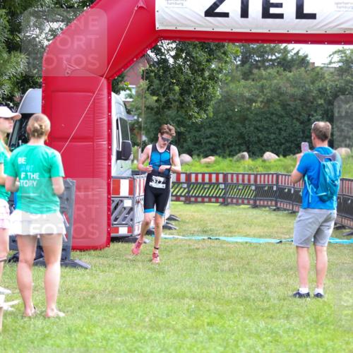 21.06.2026 - 29. Vierlanden-Triathlon Andreas Tolksdorf http://msf.ph/oto/9912779 21.06.2026 10:49:53 Ziel 335 meine-sportfotos.de