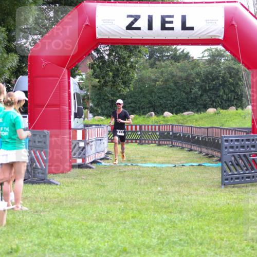 21.06.2026 - 29. Vierlanden-Triathlon Andreas Tolksdorf http://msf.ph/oto/9912787 21.06.2026 10:51:43 Ziel 311 meine-sportfotos.de