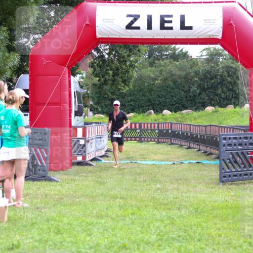 21.06.2026 - 29. Vierlanden-Triathlon Andreas Tolksdorf http://msf.ph/oto/9912790 21.06.2026 10:51:43 Ziel 311 meine-sportfotos.de