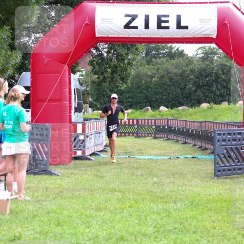 21.06.2026 - 29. Vierlanden-Triathlon Andreas Tolksdorf http://msf.ph/oto/9912794 21.06.2026 10:51:43 Ziel 311 meine-sportfotos.de