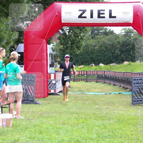 21.06.2026 - 29. Vierlanden-Triathlon Andreas Tolksdorf http://msf.ph/oto/9912797 21.06.2026 10:51:44 Ziel 311 meine-sportfotos.de