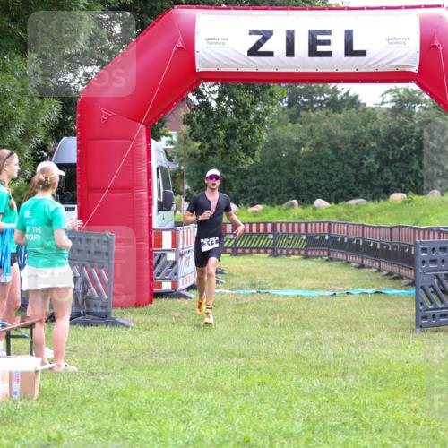 21.06.2026 - 29. Vierlanden-Triathlon Andreas Tolksdorf http://msf.ph/oto/9912798 21.06.2026 10:51:44 Ziel 311 meine-sportfotos.de