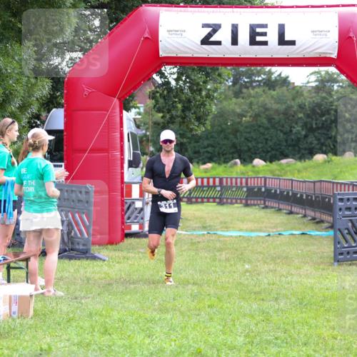 21.06.2026 - 29. Vierlanden-Triathlon Andreas Tolksdorf http://msf.ph/oto/9912806 21.06.2026 10:51:45 Ziel 311 meine-sportfotos.de